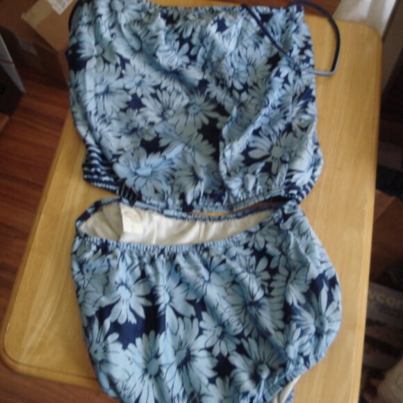Ladies two piece bathing suit size 9/10 - Picture 1 of 6